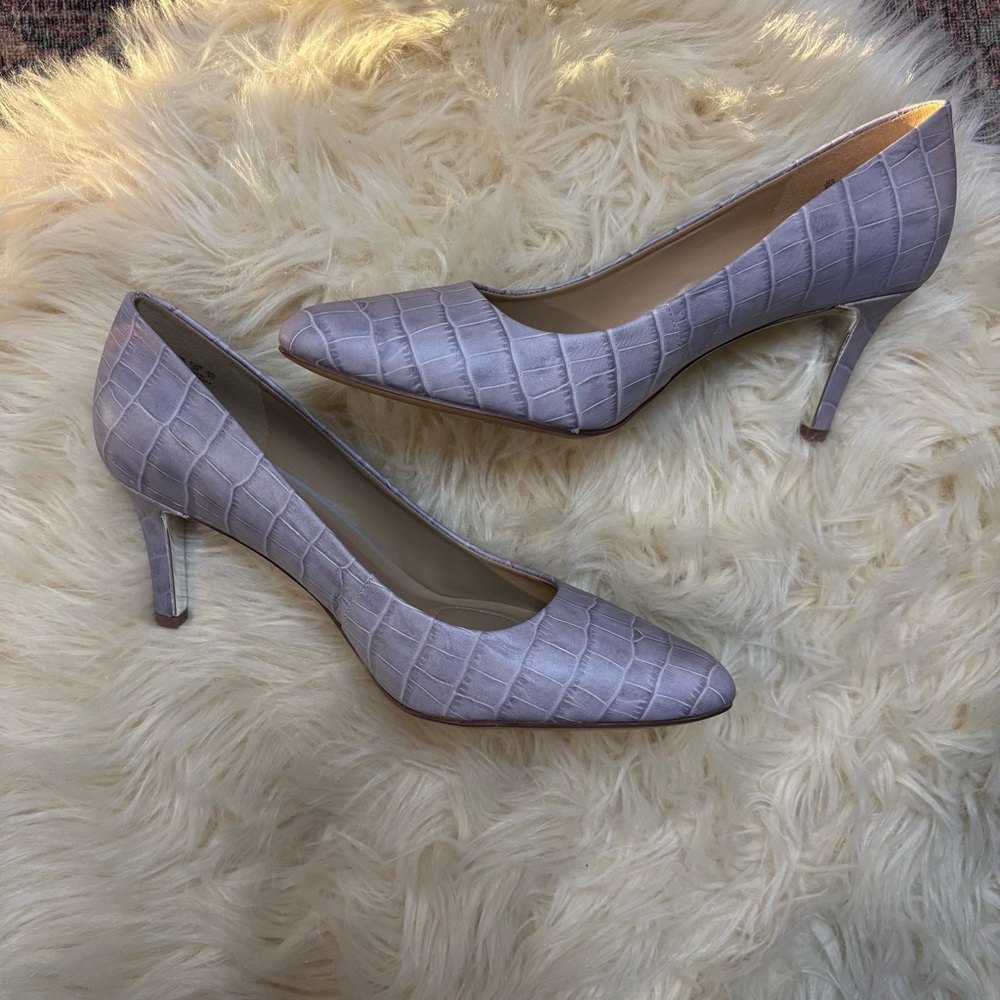 Naturalizer Crocodile Pattern Gray Heels